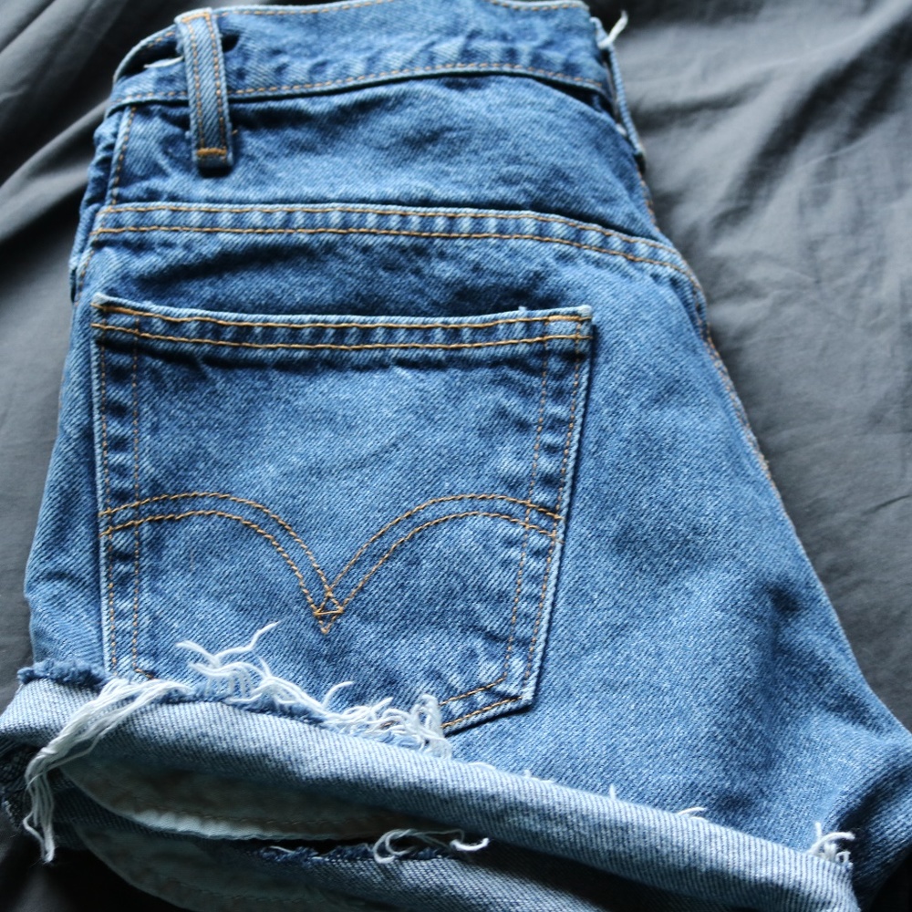 (Sold) LEVI highwaisted shorts